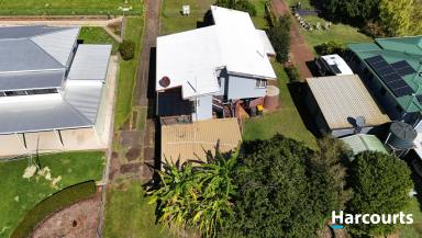 House For Sale - QLD - Childers - 4660 - TOWN LIVING WITH RURAL VIEWS  (Image 2)