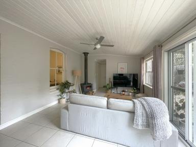 House For Sale - NSW - Gundagai - 2722 - Character, Style and Location.  (Image 2)