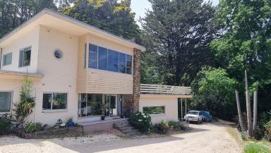 House For Lease - SA - Crafers - 5152 - $980 per week 3 bedroom Architect-Designed for light and gardens. Furnished Hills Home Flexible arrangement  (Image 2)