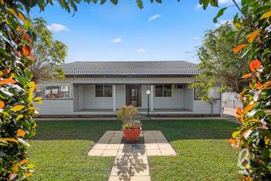 House For Sale - NSW - Singleton - 2330 - Prime location with plenty of potential  (Image 2)