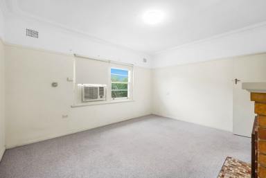 House Sold - NSW - Tamworth - 2340 - Strategic Development Opportunity in a Blue-Chip Locale  (Image 2)