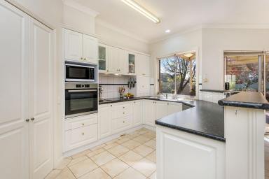 House For Sale - VIC - Strathdale - 3550 - Classic & Contemporary  (Image 2)