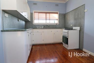 House For Sale - NSW - Inverell - 2360 - Spacious Family Home on Albion Hill  (Image 2)