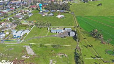 House For Sale - VIC - Yarram - 3971 - WHERE COUNTRY COMFORT MEETS TOWN CONVENIENCE  (Image 2)