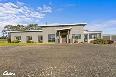 House For Sale - VIC - Yarram - 3971 - WHERE COUNTRY COMFORT MEETS TOWN CONVENIENCE  (Image 2)