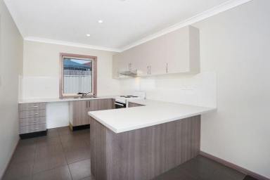 Townhouse For Lease - NSW - St Marys - 2760 - Modern 3 Bedroom Town House  (Image 2)