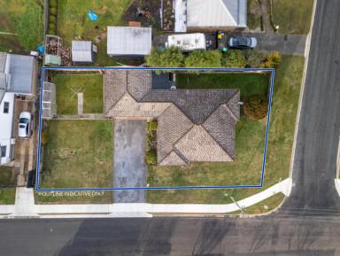 House For Sale - TAS - Longford - 7301 - ALL OFFERS TO BE IN BY 3PM MONDAY 30TH JUNE 2025!  (Image 2)