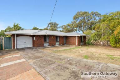 House For Sale - WA - Parmelia - 6167 - Freshly Renovated Comfort with Poolside Lifestyle - Ideal Location!  (Image 2)