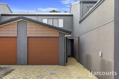 Townhouse For Sale - QLD - Eli Waters - 4655 - Easy Living Boutique Townhouse in Prime Location  (Image 2)