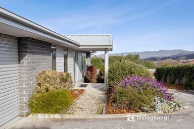 Unit For Sale - TAS - Kingston - 7050 - Privacy and Space Plus Convenience and Views  (Image 2)
