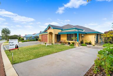 House For Sale - WA - Baldivis - 6171 - FAMILY LIVING AT ITS FINEST - SPACE, STYLE AND SUPERB LOCATION  (Image 2)
