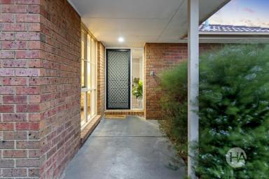 Unit For Sale - VIC - Somerville - 3912 - Polished, Practical and Perfectly Positioned  (Image 2)