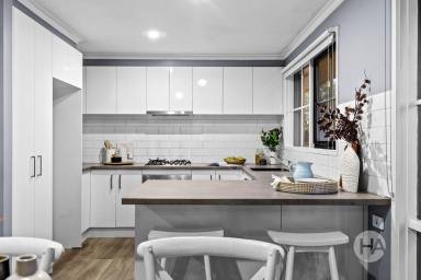 Unit For Sale - VIC - Somerville - 3912 - Polished, Practical and Perfectly Positioned  (Image 2)