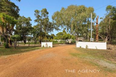 House For Sale - WA - Bakers Hill - 6562 - "Home Open Cancelled Due to Unforseen Circumstances"" Double Delight"  (Image 2)