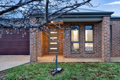 House For Sale - VIC - Irymple - 3498 - Effortless Living in the Heart of Irymple  (Image 2)