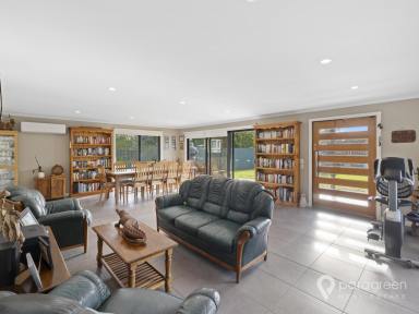 House For Sale - VIC - Sandy Point - 3959 - LARGE FAMILY ENTERTAINER IN SANDY  (Image 2)