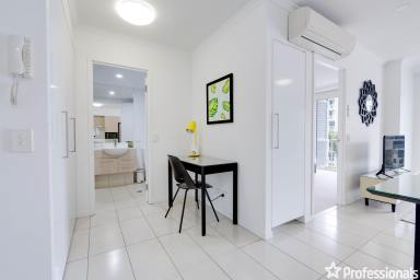 Unit For Sale - QLD - Mackay - 4740 - Fourth-Floor Living!  (Image 2)