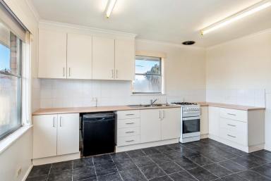 House For Sale - VIC - Hamilton - 3300 - Affordable brick residence  (Image 2)