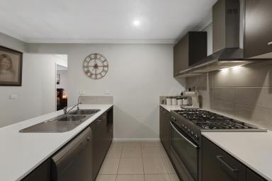 House For Sale - VIC - Warragul - 3820 - JUST RIGHT FOR ANY SIZE FAMILY  (Image 2)