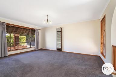 House For Lease - NSW - West Albury - 2640 - COMFORTABLE THREE BEDROOM HOUSE!  (Image 2)