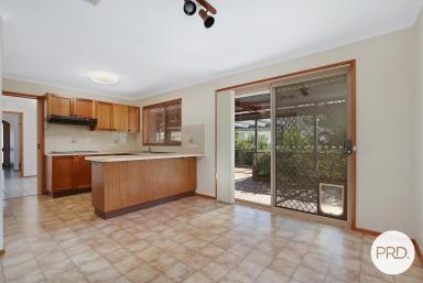 House For Lease - NSW - West Albury - 2640 - COMFORTABLE THREE BEDROOM HOUSE!  (Image 2)