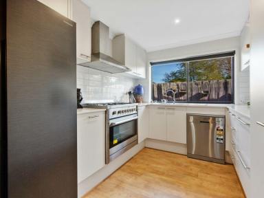 House For Sale - VIC - Bairnsdale - 3875 - SWAN STREET – TOWN HOUSE LIVING  (Image 2)