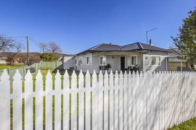 House For Sale - NSW - Tumut - 2720 - Fully Renovated 4 bedroom, 2 bathroom home  (Image 2)