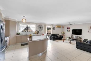 House For Lease - QLD - Edmonton - 4869 - SENSATIONAL LIVING SPACE....SIZE & QUALITY  (Image 2)