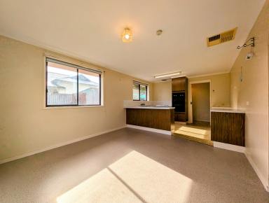 House For Sale - VIC - Kerang - 3579 - BRICK VENEER HOME ON A LARGE BLOCK  (Image 2)
