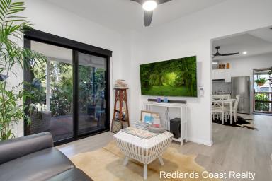 House For Sale - QLD - Macleay Island - 4184 - Cottage by the Sea  (Image 2)