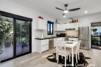 House For Sale - QLD - Macleay Island - 4184 - Cottage by the Sea  (Image 2)