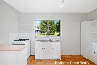 House For Sale - QLD - Macleay Island - 4184 - A Touch of Nostalgia  (Image 2)