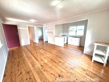 House For Sale - QLD - Macleay Island - 4184 - A Touch of Nostalgia  (Image 2)