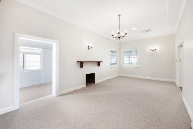 House For Sale - NSW - Tamworth - 2340 - TIMELESS CHARM IN THE HEART OF EAST TAMWORTH  (Image 2)