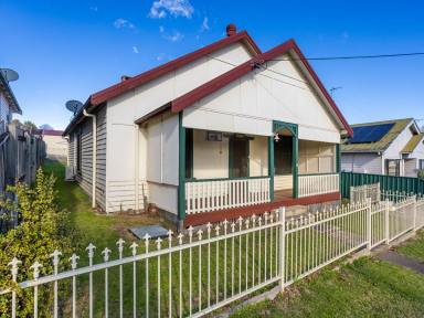 House For Sale - NSW - Bega - 2550 - FLEXIBLE ZONING  (Image 2)