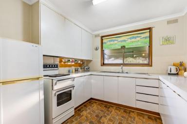 House For Sale - VIC - Kennington - 3550 - Charming 2-Bedroom Home in Prime Kennington Location  (Image 2)