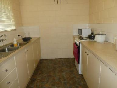 House For Lease - VIC - Bairnsdale - 3875 - NEAT & TIDY UNIT IN QUIET COMPLEX  (Image 2)
