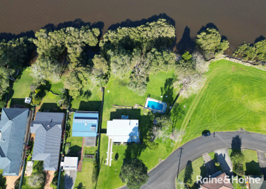 House Leased - NSW - Greenwell Point - 2540 - Waterfront Paradise  (Image 2)