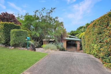 House For Lease - QLD - Redlynch - 4870 - Tropical Clay Brick Retreat in Redlynch Rise  (Image 2)