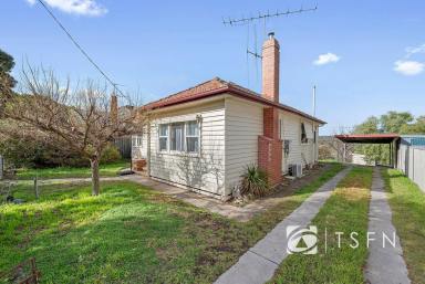 House For Sale - VIC - Golden Square - 3555 - Charming Weatherboard Home on Spacious Allotment in Prime Location  (Image 2)