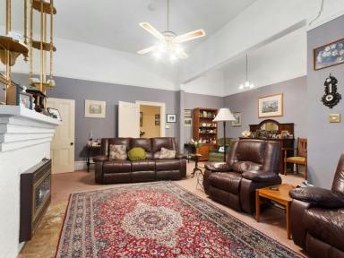 House For Sale - VIC - Bairnsdale - 3875 - VICTORIAN PERIOD HOME IN UNBEATABLE LOCATION  (Image 2)