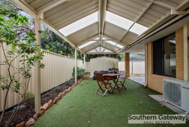 House For Sale - WA - Medina - 6167 - MODERN COMFORT MEETS EFFORTLESS LIVING  (Image 2)