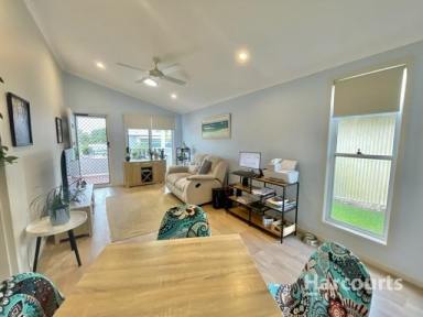 House For Sale - QLD - Scarness - 4655 - AFFORDABLE SEACHANGE RETIREMENT  (Image 2)