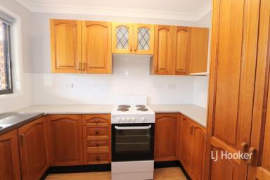 Unit For Lease - NSW - Inverell - 2360 - Quality Unit in Convenient Setting  (Image 2)