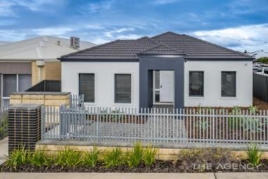 House For Sale - WA - Jindalee - 6036 - Supersized Coastal Living On a Low Maintenance 378sqm Block  (Image 2)