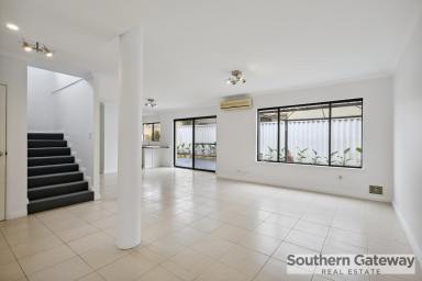 House For Sale - WA - Nollamara - 6061 - SPACIOUS, LOW - MAINTENANCE TOWNHOUSE IN PRIME LOCATION  (Image 2)