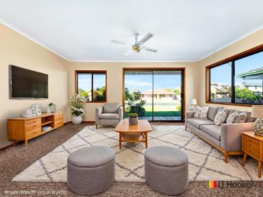 House For Sale - NSW - Maloneys Beach - 2536 - Maloneys Beach Gem..........175m to Sand and Sea !  (Image 2)