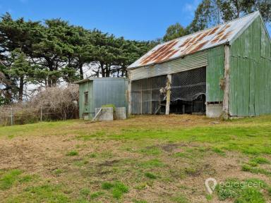 House For Sale - VIC - Fish Creek - 3959 - RENOVATION OPPORTUNITY WITH ROLLING HILL ASPECTS  (Image 2)