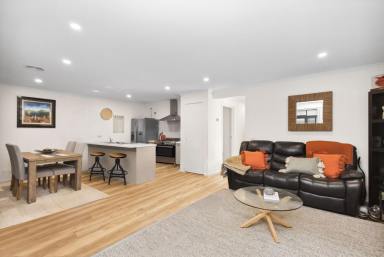 House For Sale - VIC - East Bendigo - 3550 - Modern single level living!  (Image 2)
