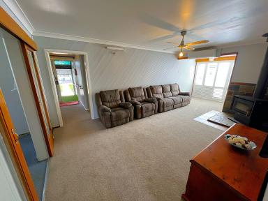 House For Sale - NSW - Werris Creek - 2341 - APPEALING & SPACIOUS HOME  (Image 2)